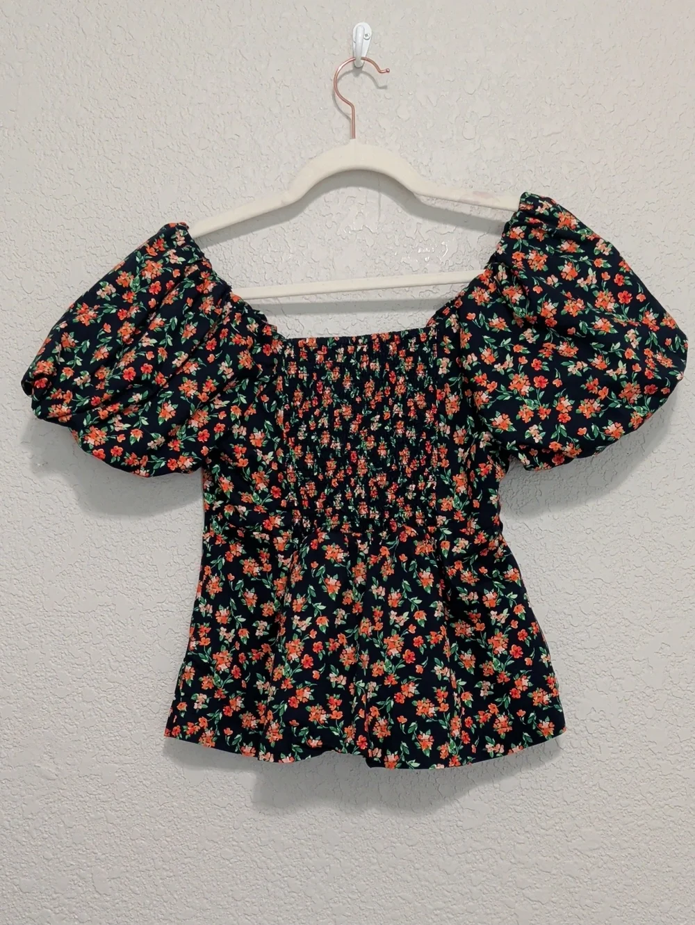 Old Navy blue floral short puff sleeve waist defined v neck blouse